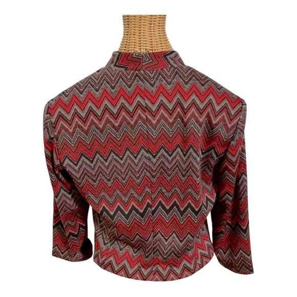 DN Design Size 8
PETITE Jacket Cropped
Chevron Zig Zag Red Black
Open Front - Picture 2 of 12
